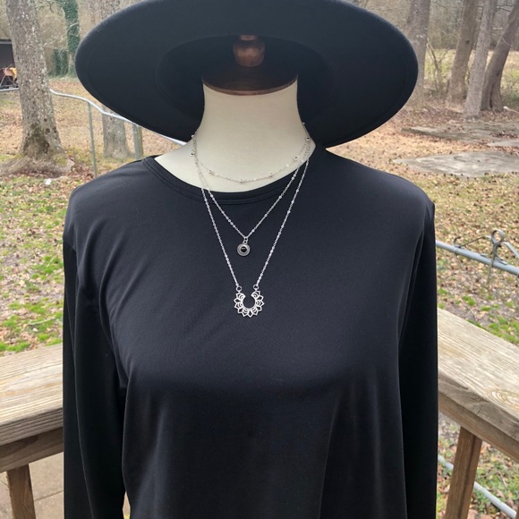 Lotus Multilayered necklace - Picture 6 of 13